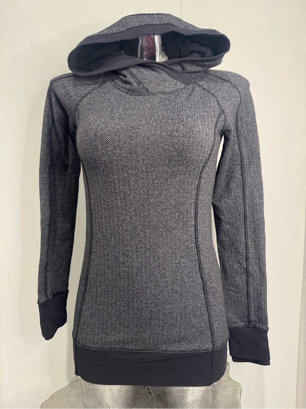 Lululemon Think Fast Hoodie. Size 4. Black. Grey.